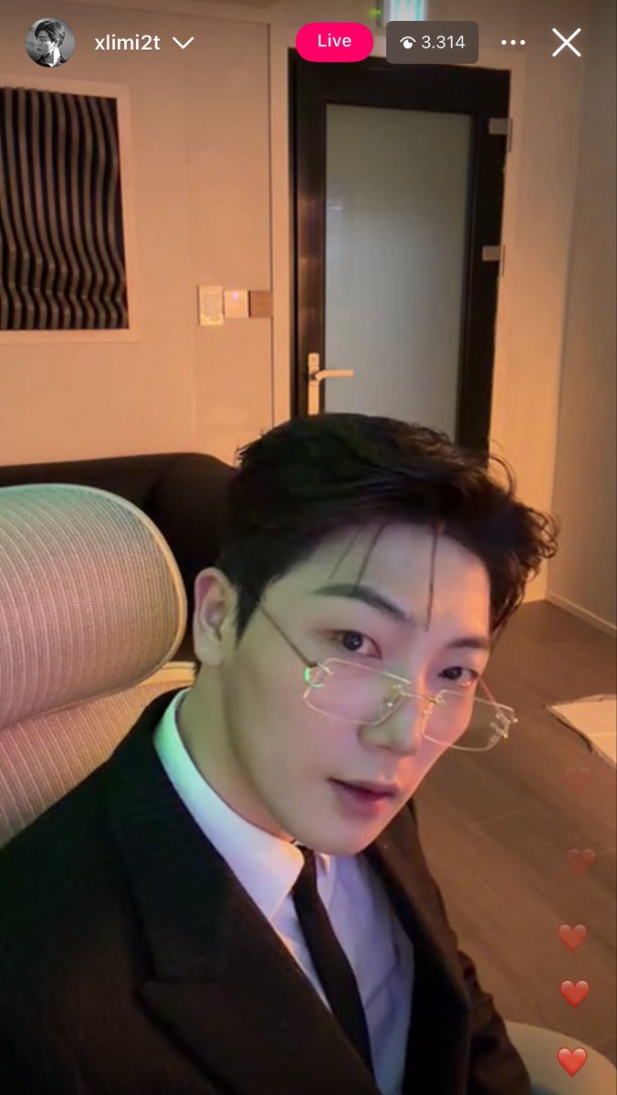 polarmilktea_'s tweet photo. damn okay bday boy https://t.co/anR2V1K875