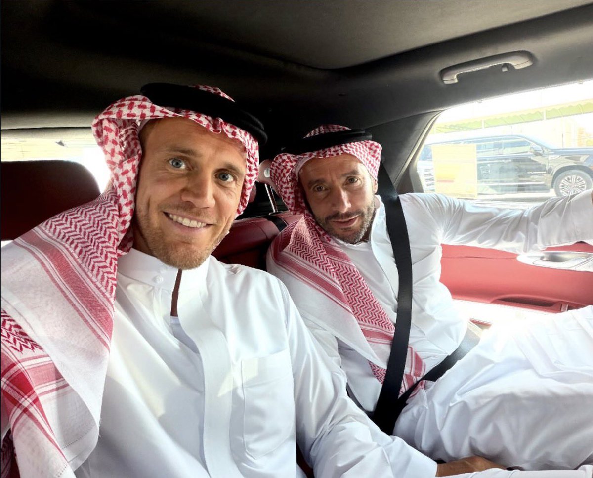 InsiderItti's tweet photo. 🚨🚨🚨 السيد "ينز فيسينغ" بالزي السعودي 🇸🇦💛. https://t.co/Zk7NZO39KO