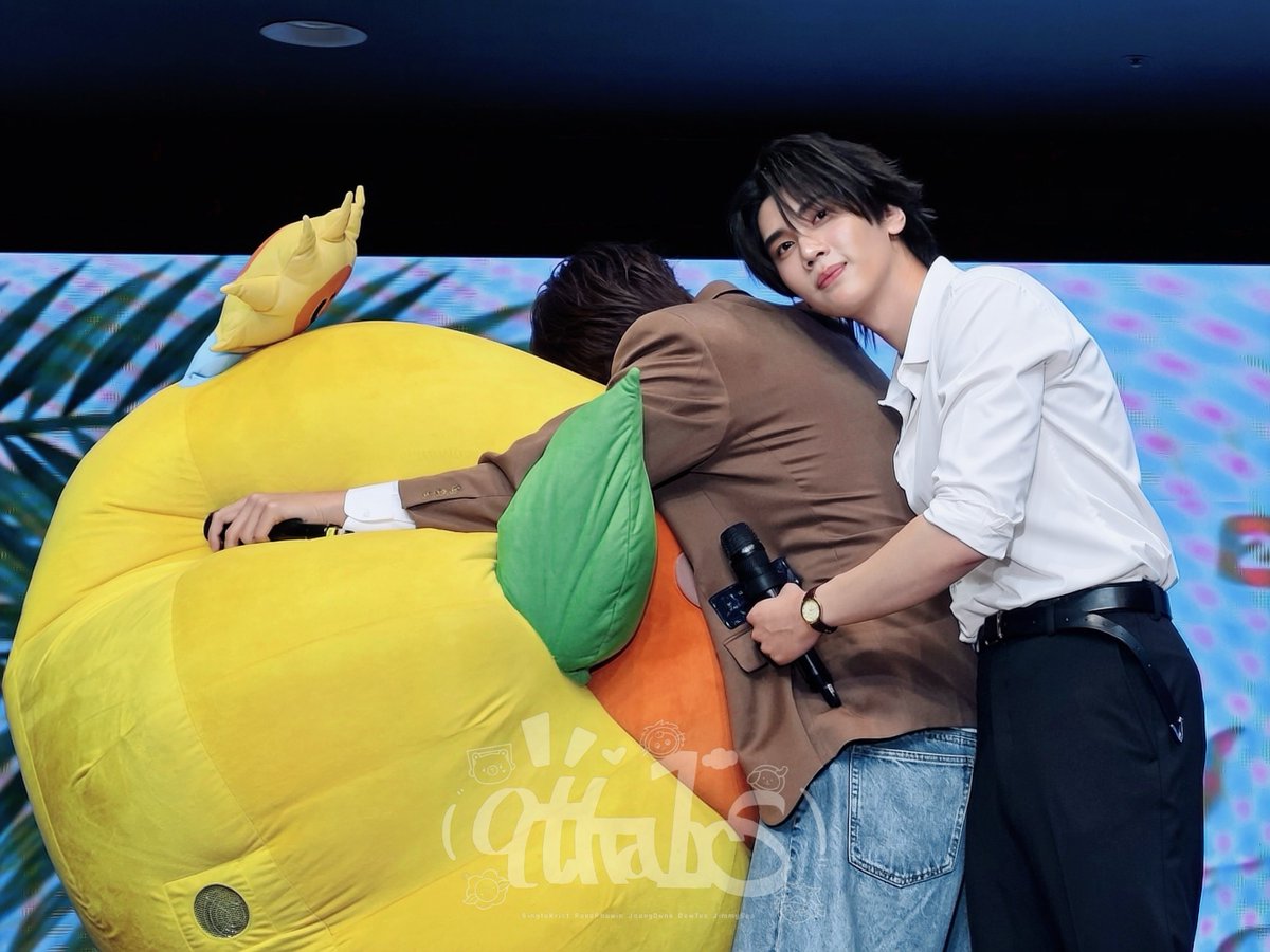 qtha1rs's tweet photo. JoongDunkJaidee will always be the cutest little family of three

#JDJaideeFMinSeoul #JoongDunk #Jaidee #JoongArchen #DunkNatachai 
#Joong #Dunk 
@ChenRcj @dunknatachai @jaidee__GMMTV https://t.co/kfcin6ShDJ