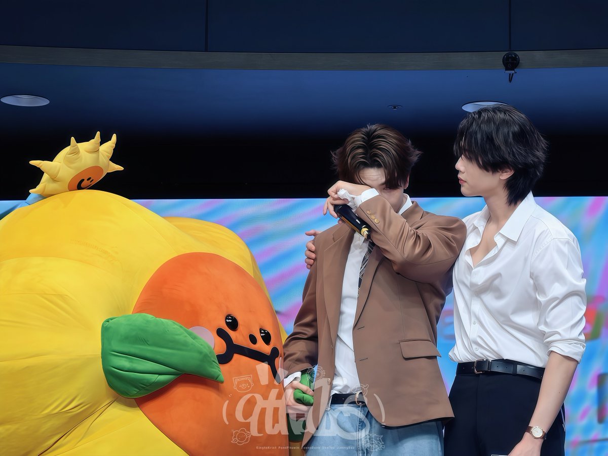 qtha1rs's tweet photo. JoongDunkJaidee will always be the cutest little family of three

#JDJaideeFMinSeoul #JoongDunk #Jaidee #JoongArchen #DunkNatachai 
#Joong #Dunk 
@ChenRcj @dunknatachai @jaidee__GMMTV https://t.co/kfcin6ShDJ