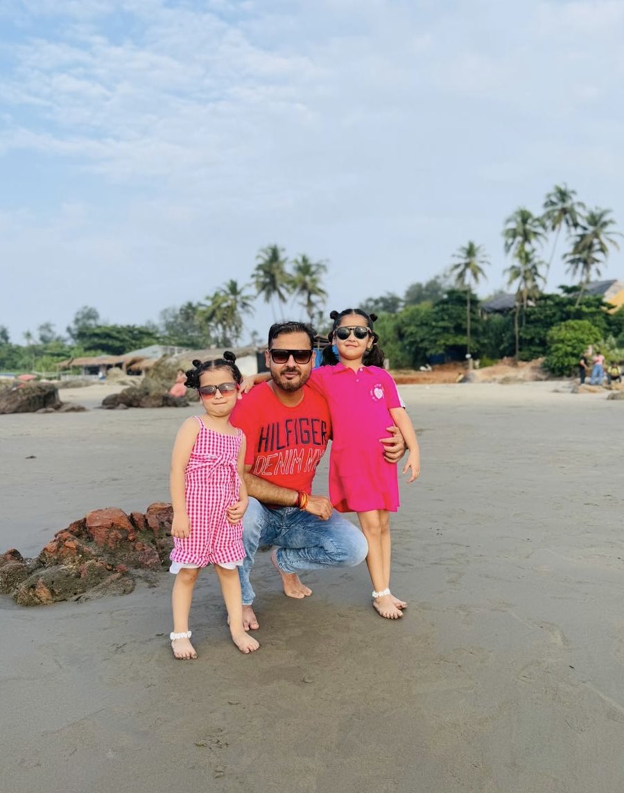 premendraguddu's tweet photo. मेरी छोटी-छोटी बेटियां, मेरा दुनिया की सबसे बड़ी खुशियां !! ❤️

आप सभी को 'अंतरराष्ट्रीय बेटी दिवस' की बहुत-बहुत बधाई एवं शुभकामनाएं!

#HappyDaughtersDay #DaughtersDay #PremendraGuddu https://t.co/XaqNnZB8Kc