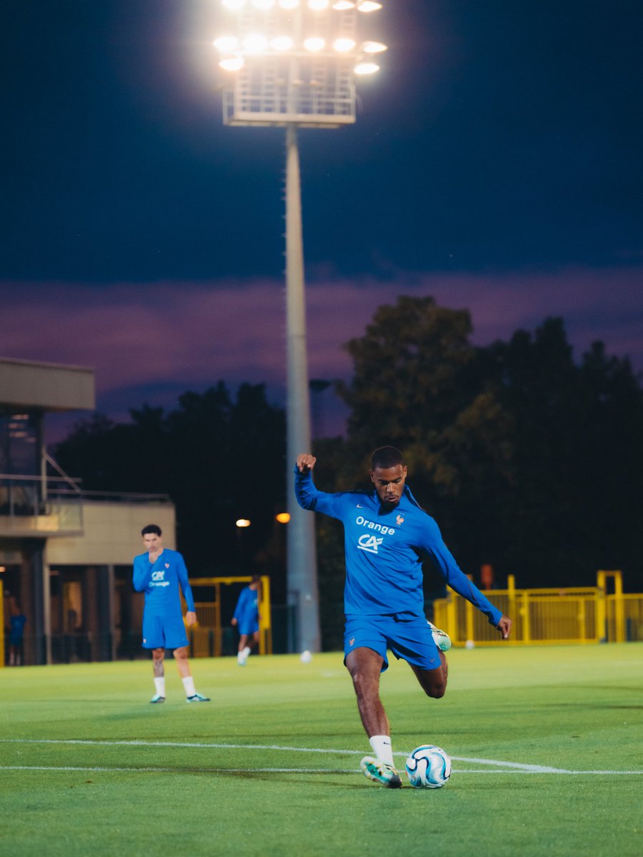 equipedefrance's tweet photo. On se prépare pour notre deuxième rencontre face à la Belgique 🇧🇪👊 https://t.co/VN1ifjlw5F
