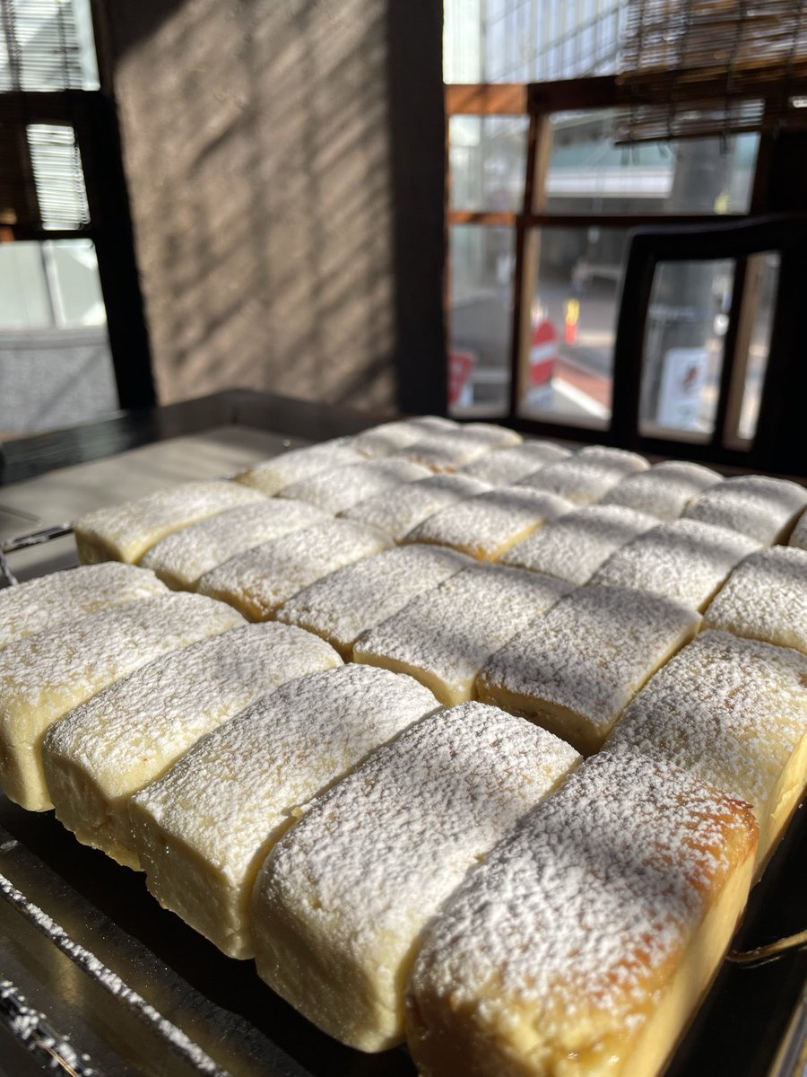 YueHeCha's tweet photo. 明日(9/28)はパイナップルケーキ🍍
いつもより少し多くご用意できました！

お電話にて、当日のお取り置きも受け付けております。

ぜひどうぞ〜 https://t.co/eBSwi2U6t3