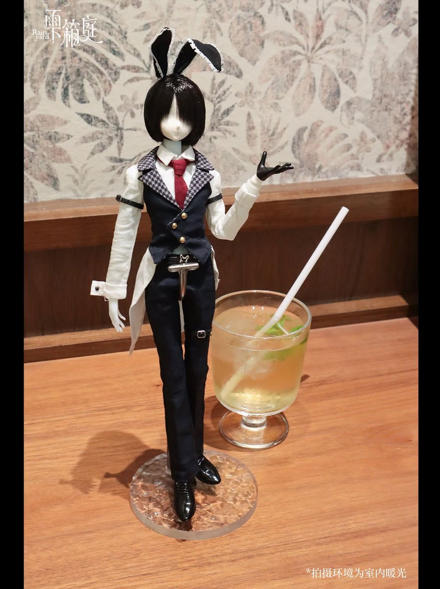 xianyutanziVny's tweet photo. 【転載】
‧₊˚特六盲盒｜朔夜 .｡⋆
「今日の特製は“昨日の再現”…耳には触れないで。」
熟練の給仕。追加料金で“伝説のシャンパンタワー”も？

※うさ耳ワイヤー入り／手パーツはシリーズ内互換
※パフェは付属なし
#BJD #ブラインドボックス https://t.co/Njdf4gdcfj
