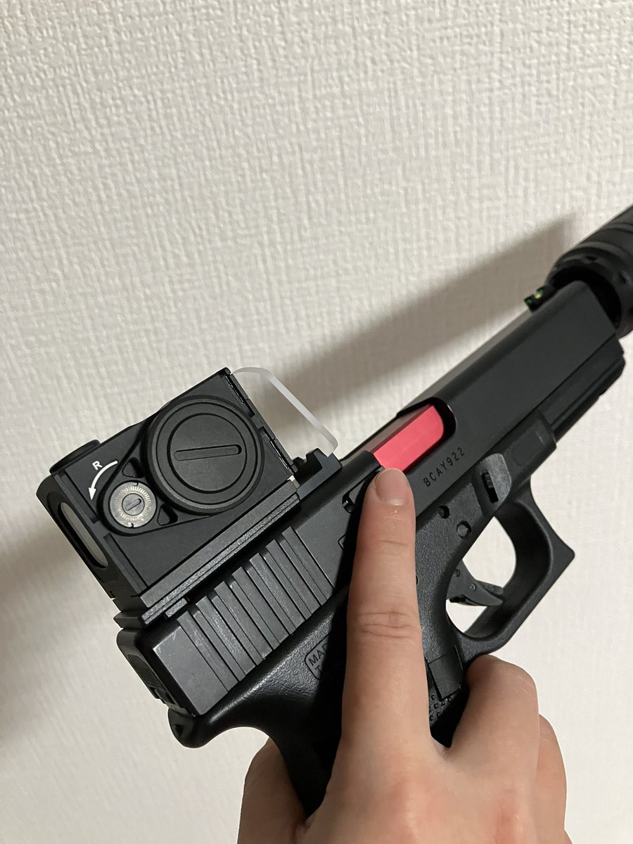 yozu_0617_'s tweet photo. AURAMIST付けるようになったらアイアンサイトで狙えなくなったので、VショーでARP2買っちゃった✌️
家に帰ったら眠過ぎたので、目を覚ますためにさっそく付けてみました👍
四角いスライドの上に四角いダットサイト載っ��るのいいねぇ https://t.co/uRkN9KAQ5C