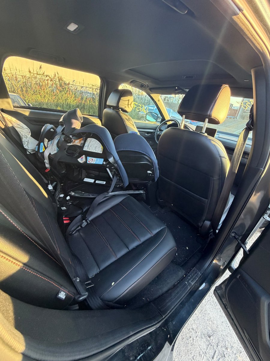 Kwesi_Agyei_'s tweet photo. -2025 HONDA CR-V EX-L HYBRID 
-Odometer 21k miles
-Engine 2.0L 
-Sunroof 
-Push to start
-Leather seat
-Power Tailgate
-Apple CarPlay/Android Auto
-270k cedis buy and shipping
-NB car has been shipped a week ago https://t.co/yveS1ub3RT