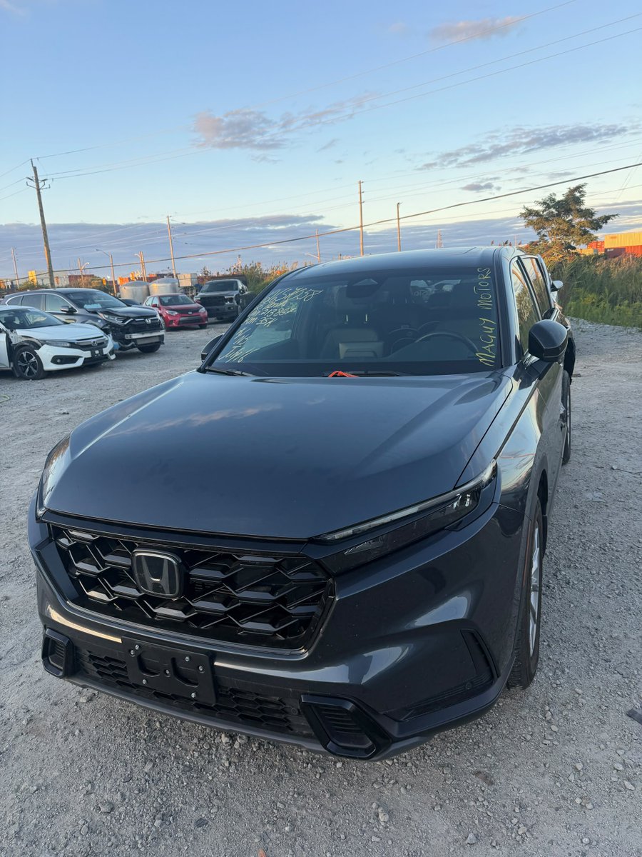 Kwesi_Agyei_'s tweet photo. -2025 HONDA CR-V EX-L HYBRID 
-Odometer 21k miles
-Engine 2.0L 
-Sunroof 
-Push to start
-Leather seat
-Power Tailgate
-Apple CarPlay/Android Auto
-270k cedis buy and shipping
-NB car has been shipped a week ago https://t.co/yveS1ub3RT
