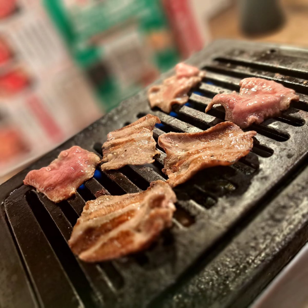 williammartin3b's tweet photo. I went to Yakiniku Horumon Jack to enjoy solo barbecue before summer, but the timing seemed unfortunate. The beer and food took a long time, and the rice arrived like porridge. The likely cause was understaffing: one kitchen worker and two servers. https://t.co/phmV6Eb6SG