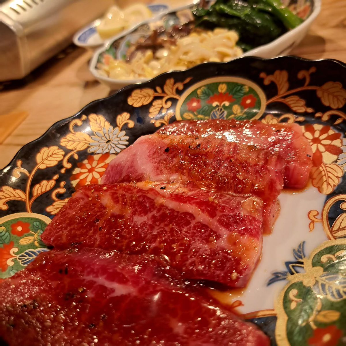williammartin3b's tweet photo. I went to Yakiniku Horumon Jack to enjoy solo barbecue before summer, but the timing seemed unfortunate. The beer and food took a long time, and the rice arrived like porridge. The likely cause was understaffing: one kitchen worker and two servers. https://t.co/phmV6Eb6SG
