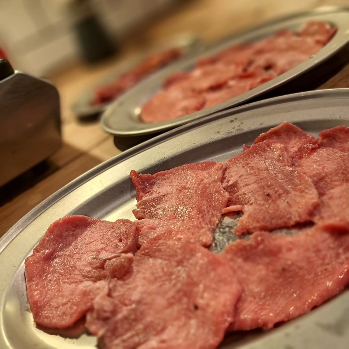 williammartin3b's tweet photo. I went to Yakiniku Horumon Jack to enjoy solo barbecue before summer, but the timing seemed unfortunate. The beer and food took a long time, and the rice arrived like porridge. The likely cause was understaffing: one kitchen worker and two servers. https://t.co/phmV6Eb6SG