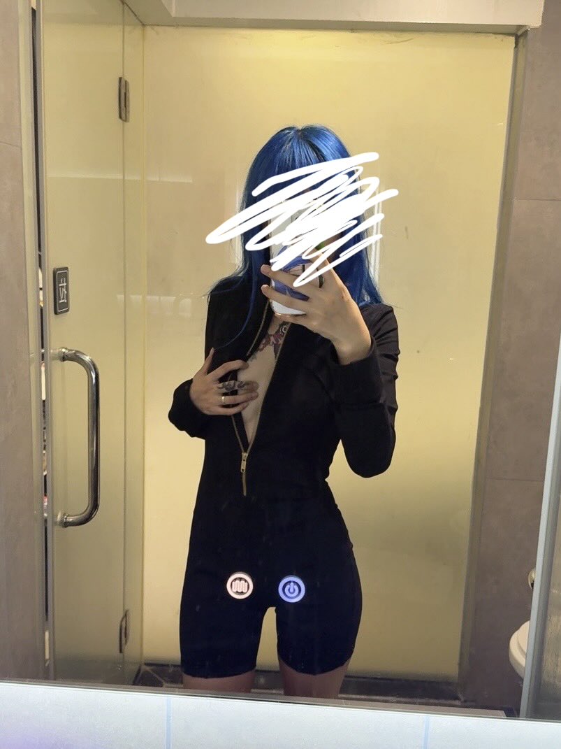 Yane_giu's tweet photo. 我去感谢好朋友给我带的Lululemon🌚🫰这辈子没穿过这么贵的衣服哟吼吼吼吼 https://t.co/SrSQf6PuTm