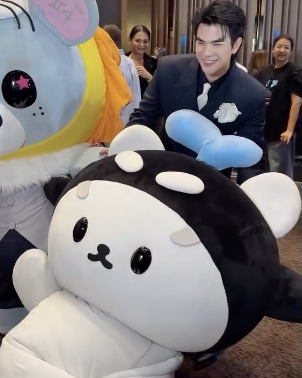 smilemycute's tweet photo. พี่มายกับครอบครัวหมีวาฬ 🐻‍❄️🐳 น่ารักสุด ๆ 😭💓 https://t.co/j7PKmIXz22