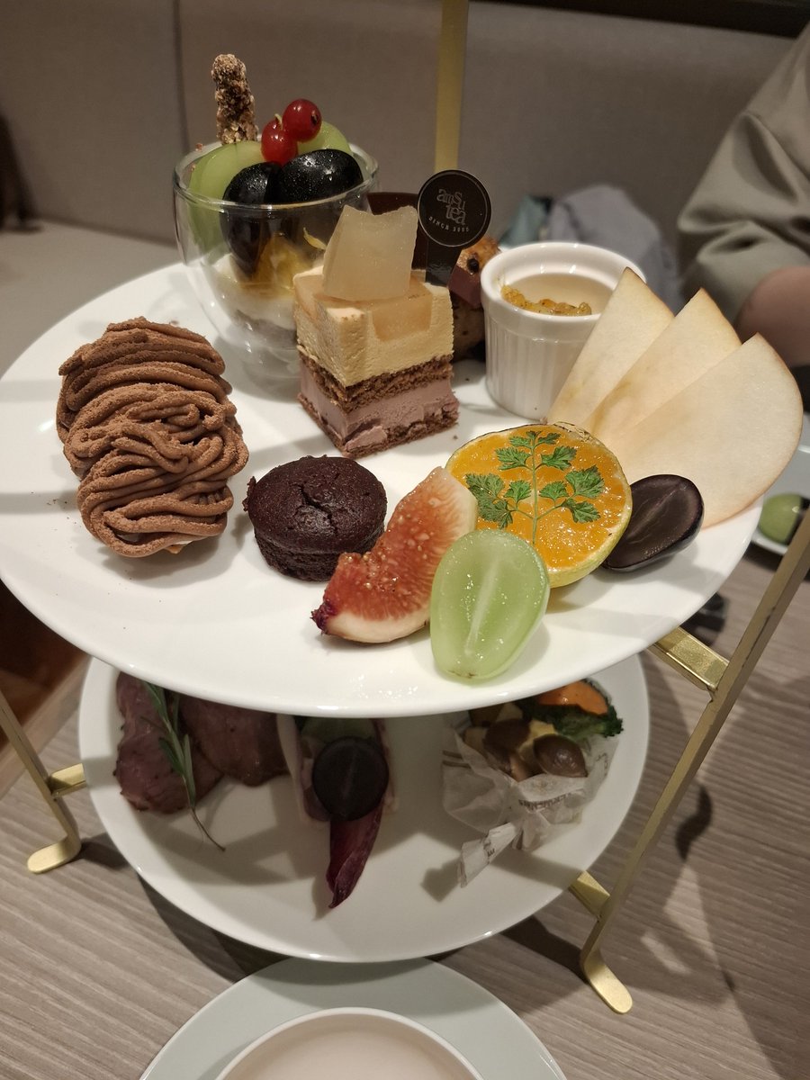 syu530's tweet photo. アフタヌーンティー行ってきました。
わんこそば方式で色んな紅茶を味わえて楽しかったー優雅な気分でした！ https://t.co/rCwrMzg2AH
