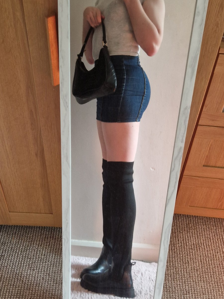 UrAverageF3mboy's tweet photo. true masculine leg shape https://t.co/PuR9XhtzSZ