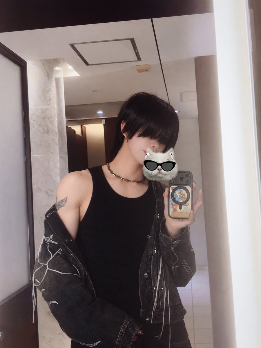 MAKO_KAKUMAY's tweet photo. 今年の夏も生き抜いてしまった。 https://t.co/fZNBGt6btY