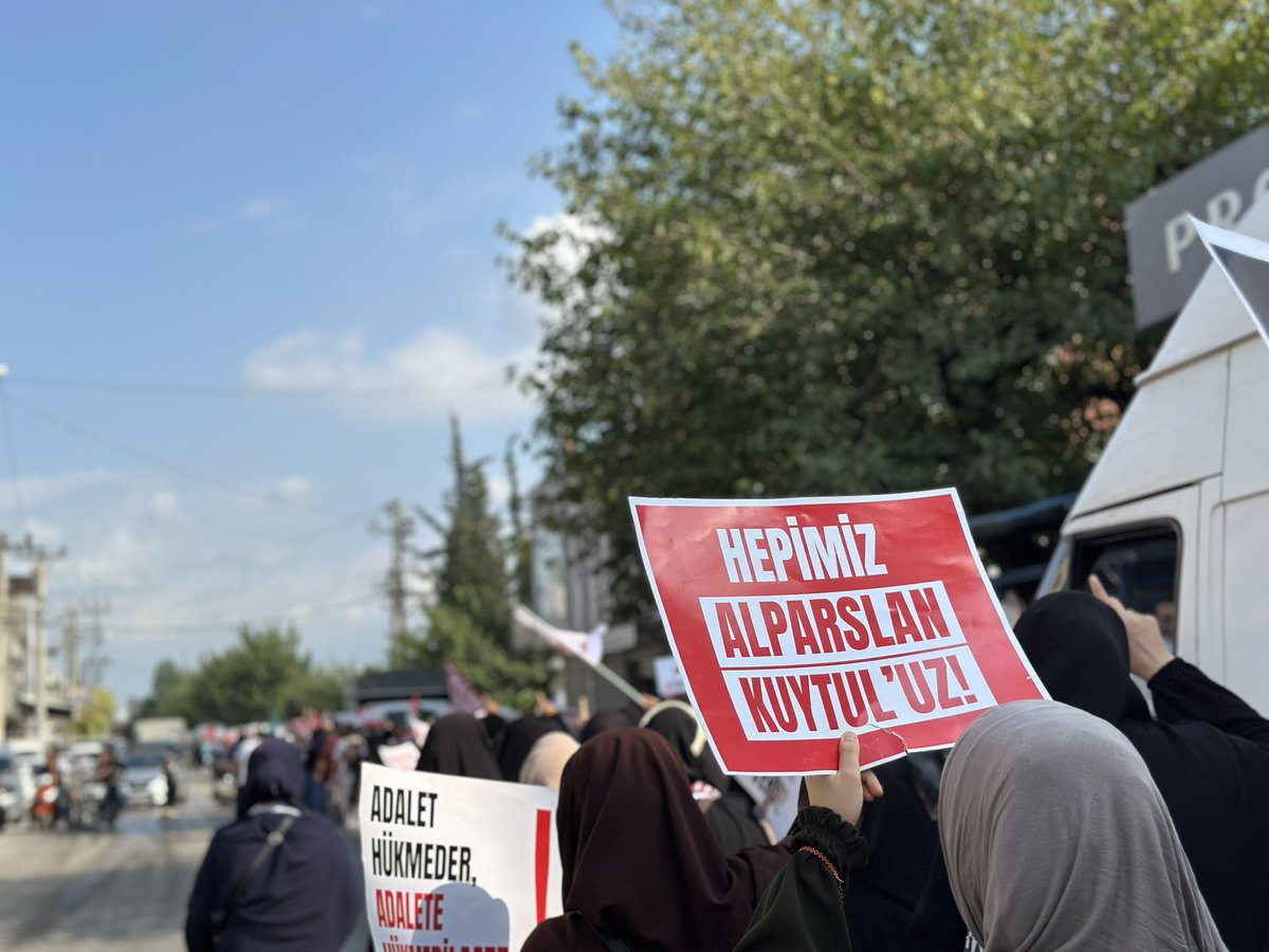 RahimeOncel1's tweet photo. Adalet yürüyüşlerimiz devam ediyor..☝🏻

Talimat bitsin adalet gelsin(!) https://t.co/ICeHAbdccB