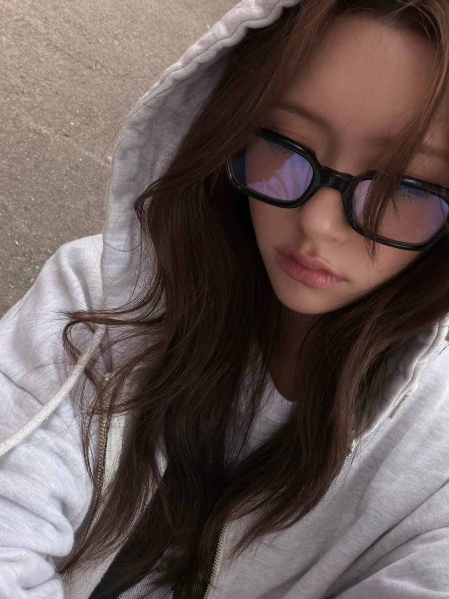 Chaneelle's tweet photo. Looks so messy but actually I am me https://t.co/ujq4x4LgMb