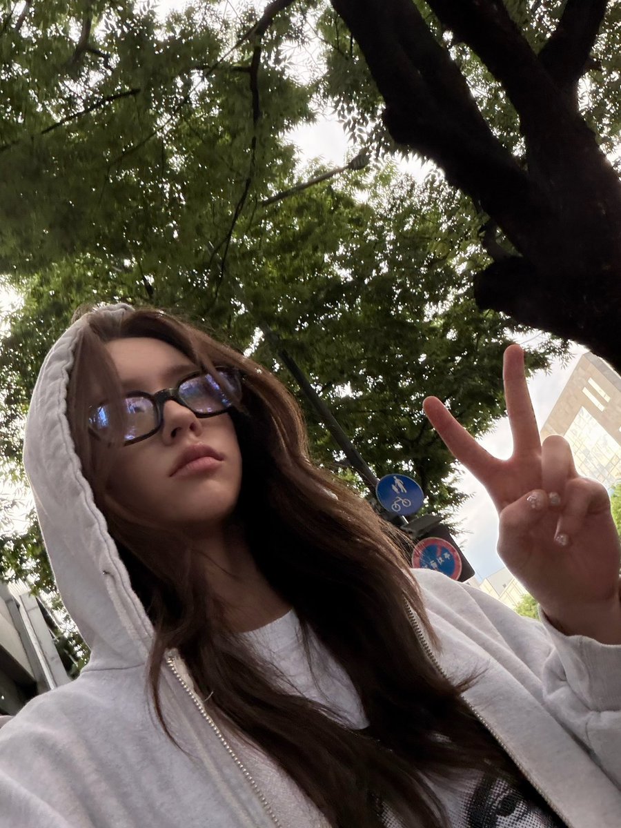 Chaneelle's tweet photo. Looks so messy but actually I am me https://t.co/ujq4x4LgMb