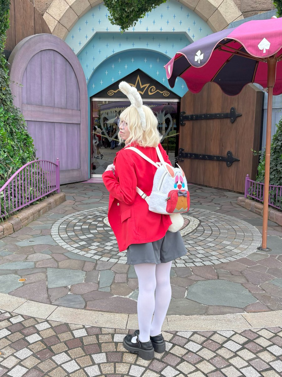 Ruggerdonut's tweet photo. #Dハロ仮装2026 
 #Dハロ仮装
アウパしてます〜😭
白うさぎ、みんなに可愛いって言われてずっとぴょんぴょんしてました🐰⏱
今日はかばんも白うさぎでした🤍
また来月💭 https://t.co/FejyUakU6w
