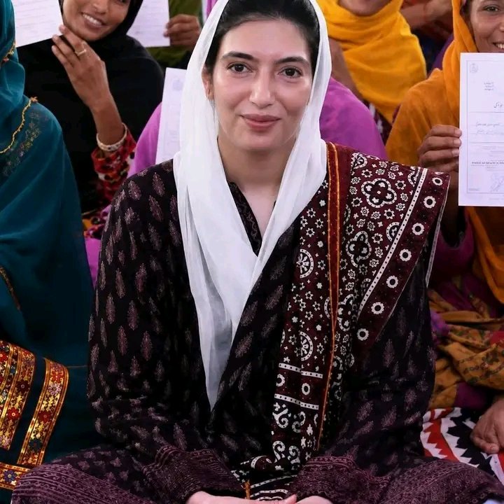 NEWS_BILAWAL's tweet photo. عکس بینظیر https://t.co/Uu0Sf9NevL
