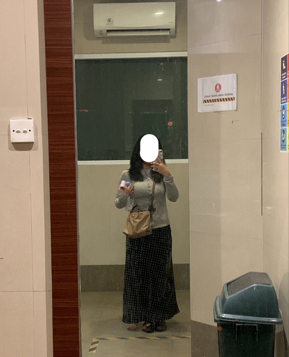br0ccoliie's tweet photo. This mirror is my enemy https://t.co/y5exloqvxr