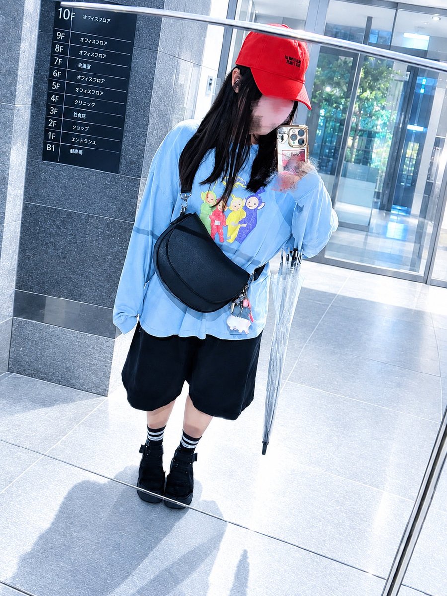 L_IROAS's tweet photo. ロｻﾝの鞄ほんっっっっとに可愛い❕❕❕使いやすい❕❕３１５０❕❕❕(背景AI駆使) https://t.co/lcXPT19aLo
