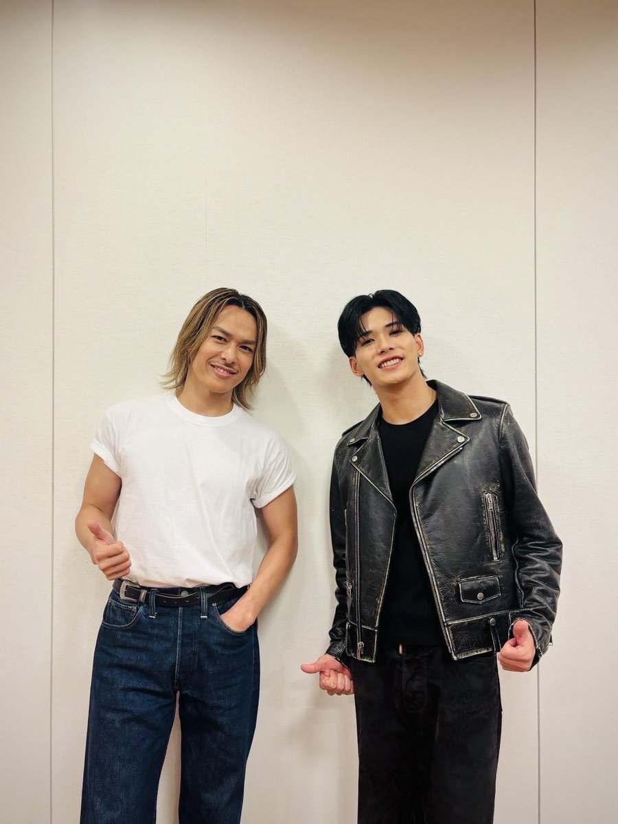 psyfe_member's tweet photo. "LDHと3本のギター"

今市さん、WHHさん、聴いてくれた皆さんありがとうございました🎤🙏

PSYCHIC FEVER "What Makes You DIFFERENT" Part.2
https://t.co/0ptUktghh0 

2nd ALBUM 『DIFFERENT』
https://t.co/PkCWWd471L 

#PSYCHICFEVER
#KOKORO #小波津志
#ForEVER https://t.co/DI8ARNHJhH
