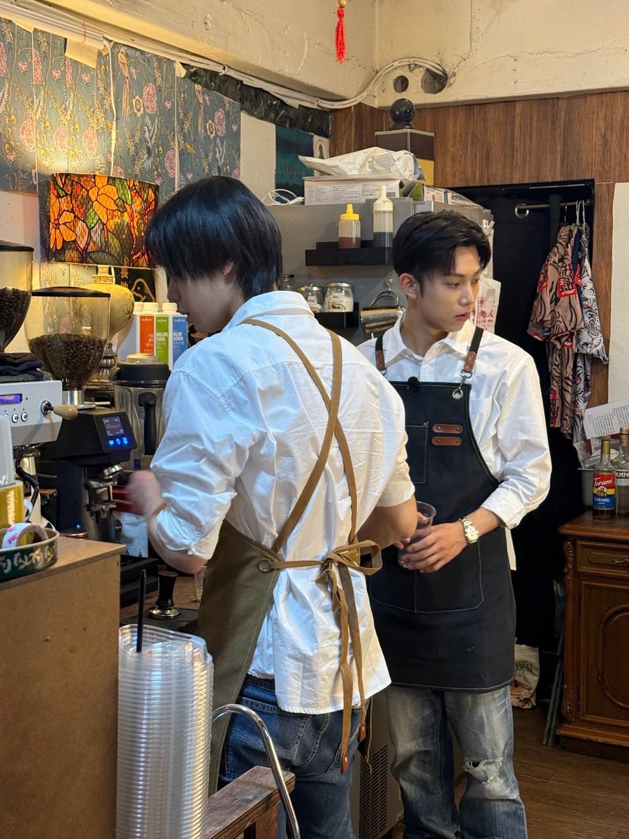 RyulPocha's tweet photo. Akhirnya gua milih jadi barista aja dah… simak alasan tersendiri gua kenapa maunya jadi barista. Next soal 19.55

Yang jawab barista aja: +500
Yang jawab barista dan alasannya: +600
Yang jawab selain barista: +200
Yang jawab selain barista tapi ada alasannya: +300 https://t.co/kjpk38zNGq