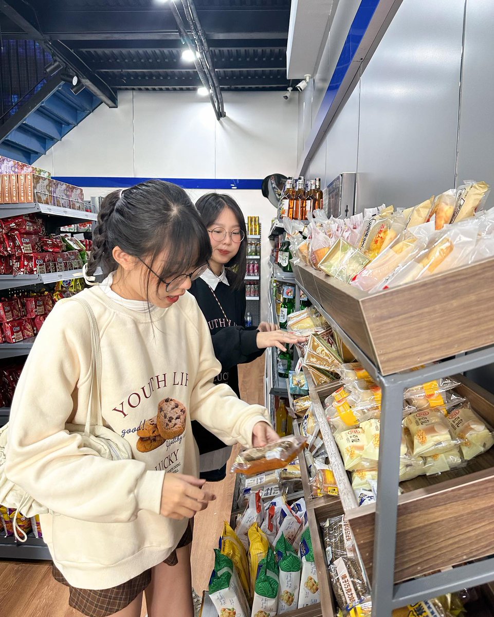 FrancyBarhyel's tweet photo. 夜になると、どうしても色んなことを考えすぎちゃうな。 🤔
urM https://t.co/LjXa3N9Aev