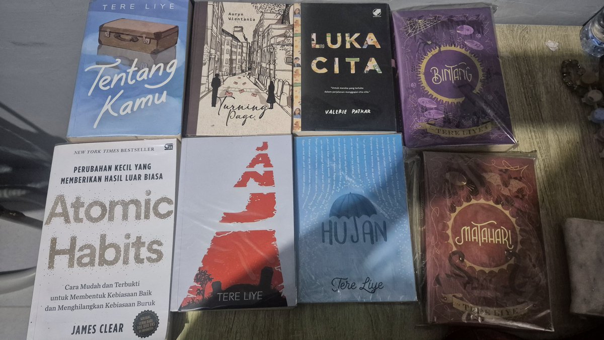 nutrizeel's tweet photo. izin #wts #wtb #preloved #zonauang 
mwjual buku novel lama ak, yg mau tanya² n minus²ny bs dm/rep yahh

🏷️tentang kamu : 65k
🏷️turning page : 70k
🏷️luka cita : 62k
🏷️bintang : 50k
🏷️atomic habits : 60k
🏷️janji : 60k
🏷️hujan : 56k
🏷️ matahari : 50k
🏷️kudasai : 72k
🏷️parable: 75k https://t.co/MBpo0aPkfh