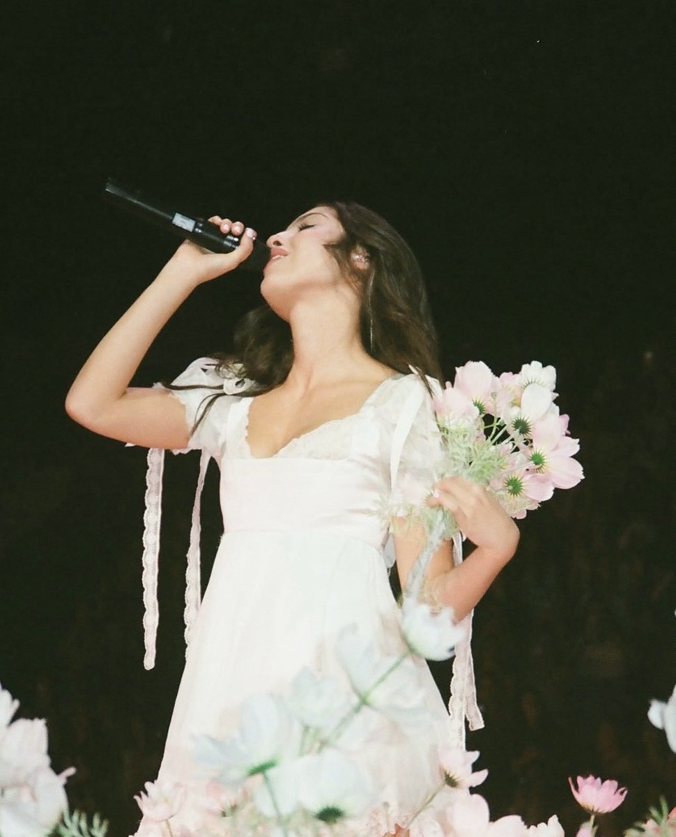 lacycrier's tweet photo. the most princess a person has ever princessed https://t.co/CnBgnBoe7u