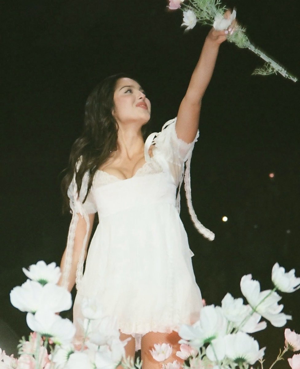 lacycrier's tweet photo. the most princess a person has ever princessed https://t.co/CnBgnBoe7u