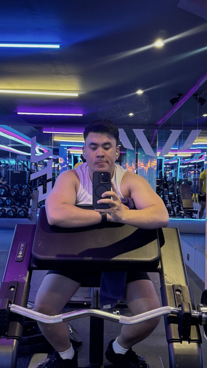 thebunsoo's tweet photo. the biggest beef steak https://t.co/hkKwGcUUON