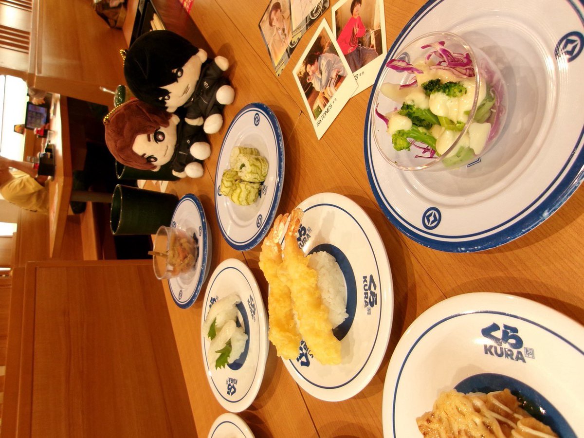 rnSix24's tweet photo. きょもほくでおすし🍣🍣🍣 https://t.co/S63J9Lk3s3