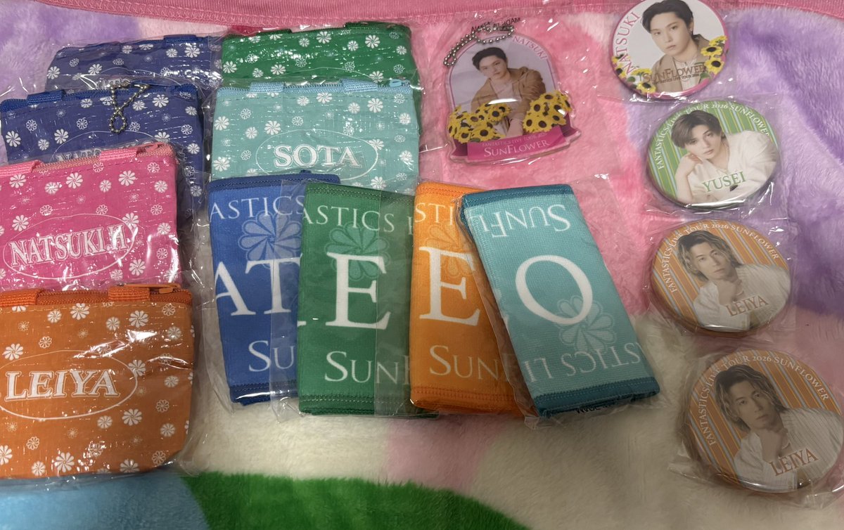e__ka_kp's tweet photo. FANTASTICS sunflower 会場カプセル　会場ガチャ　交換

求▶︎ステッカー、佐藤大樹クッション、佐藤大樹過去実写缶バッジ

譲▶︎佐藤大樹、中島颯太、八木勇征、堀夏喜、澤本夏輝、木村慧人、瀬口黎弥
　
クッションは複数提供いたします
妹分含んでいるため返事にお時間かかる場合あり https://t.co/d8CyaunIJm