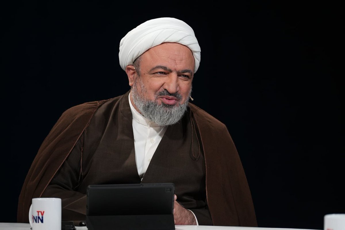 Roshakak_'s tweet photo. شما به اسم «رسایی» میشناسیدش
برای ما عین قطب‌نما می‌مونه
سربلندی‌ش برای هزارمین بار صلوات https://t.co/sahlkv7NKd