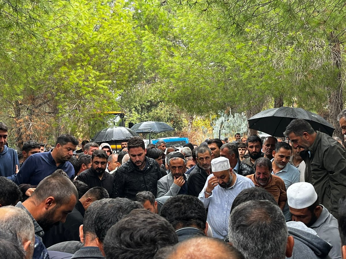akpartimugla48's tweet photo. Bodrum Peksimet Mahallemizde geçirdiği kaza sonucu hayatını kaybeden Ekin Saylık’ı son yolculuğuna uğurlandı.

İl Teşkilat Başkanımız Emre Güçlü, Bodrum İlçe Başkanımız Seha Ergene, Bodrum İlçe Koordinatörü Memet Nesim Polat ,İl Yürütme ve Yönetim Kurulu Üyelerimiz cenaze törenine katılarak ailesinin yanında oldular.

Ekin’e Allah’tan rahmet, ailesine ve sevenlerine başsağlığı diliyoruz.