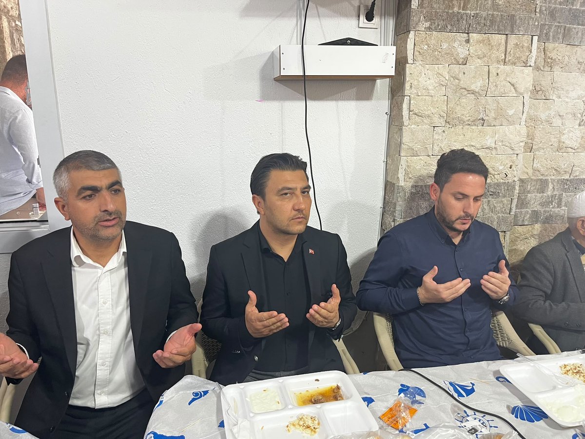 akpartimugla48's tweet photo. Bodrum Peksimet Mahallemizde geçirdiği kaza sonucu hayatını kaybeden Ekin Saylık’ı son yolculuğuna uğurlandı.

İl Teşkilat Başkanımız Emre Güçlü, Bodrum İlçe Başkanımız Seha Ergene, Bodrum İlçe Koordinatörü Memet Nesim Polat ,İl Yürütme ve Yönetim Kurulu Üyelerimiz cenaze törenine katılarak ailesinin yanında oldular.

Ekin’e Allah’tan rahmet, ailesine ve sevenlerine başsağlığı diliyoruz.