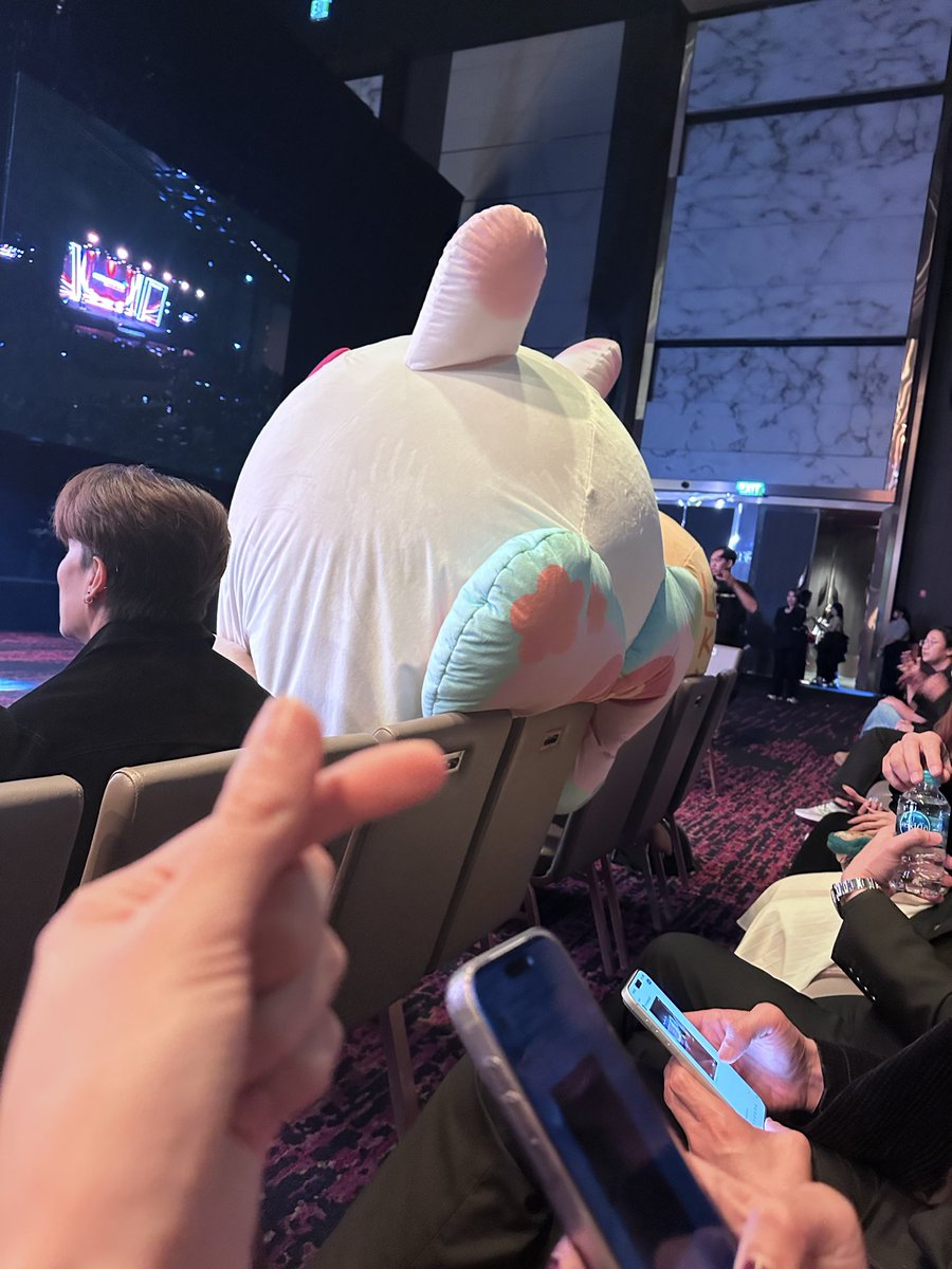 Puinoonwrsr's tweet photo. ไม่ได้รอให้เธอมองมา แค่อยู่ตรงนี้เผื่อบังเอิญ 👀
น่ารักเต็มไปหมดงือ อยากเล่นด้วยงะน่ารักว้า

PUINOONBINT X FEED KHAOSOD
#FeedxKhaosod2026xPNB
#FEEDxKHAOSODAwards2026 https://t.co/BQ1paqwoAV
