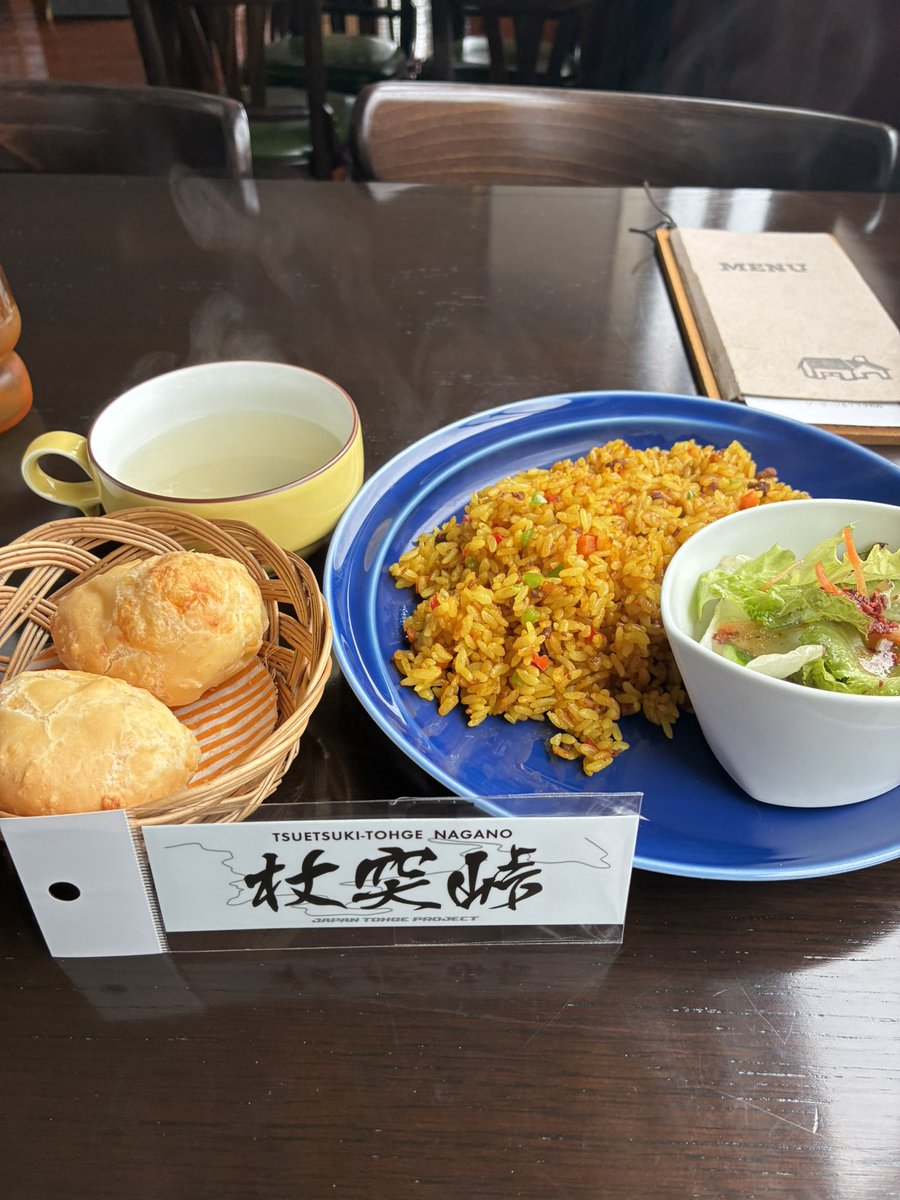 sasurai44_238_r's tweet photo. #峠ステッカー
#ジャパン峠プロジェクト
#JTP 
◎今回の旅のリザルト
久々の土日連休のため、遠征！
峠ステッカー収集
訪問日　
2026.9.26(土)、2026.9.27(日)

峠ステッカー収集リザルト
・足柄峠
・はこね金太郎ライン
・長尾峠
・椿ライン
・七曲り
・乙女峠
・箱根峠
・アネスト岩田ターンパイク箱根
・箱根ターンパイク
・十国峠
・西伊豆スカイライン
・仁科峠
・戸田峠
・日本平
・夜叉神峠
・杖突峠
・ビーナスライン

の17の峠ステッカーを現地購入し、ゲット！

土日は雨予報で、悪天候のための臨時休業の心配をしましたが、霧はあっても、雨はあまり降らず、全ての販売店で無事購入できました。

各販売店の皆様、今回もありがとうございました😊

今後秋に入るので、週末は箱根は混みまくるだろうから、今回行けて一安心！

アネスト岩田ターンパイク箱根、西伊豆スカイライン、仁科峠は霧だらけでしたが、また晴れた日リベンジしたい場所！

峠ステッカーは買えたので、よかった🤗

だるま山高原レストハウスさんの黒米ソフトクリーム、西天城牧場の家さんの、チーズ焼きカレー、杖突峠風の詩さんのドライカレー、特製チーズパン、霧ヶ峰ビーナスのりんごソフトクリームと、

峠ステッカー販売店の食事はうますぎるものばかり🤗

各販売店様、ありがとうございました🤗

神奈川県南足柄市ー箱根町ー静岡県伊豆半島ー静岡市日本平ー山梨県夜叉神峠ー長野県杖突峠ービーナスラインと巡った今回、全て計画通りにまわることができました🤗

ありがとうございました😊

次回の遠征も楽しみにしながら、今週また1週間頑張ります🤗