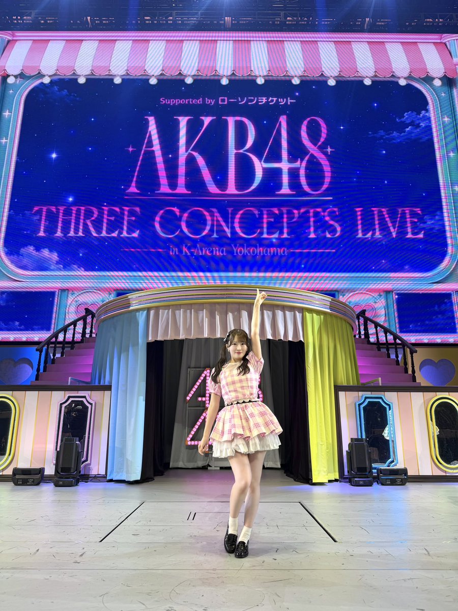 48Suzuha_16LOVE's tweet photo. 「 #AKBサンコンコン 」
" 推しが好きish " コンサート
ありがとうございました 🍓♡

ずんちゃん席に座ってくれたみんなも 
Huluさんで観てくれたみんなも 
色々な場所から好きを届けてくれたみんなも 
全員が宝物で ､ 大切な存在です 。

ずんちゃん席のみんなひとりひとりと
しっかり目を合わせられた自信があるくらい 
みんなとの愛おしい時間を大切にしたよ 。
愛おしすぎて ､ ステージにいても見ちゃった ! 🫶🏻

自分のアイドル人生の色々な場面を思い出したときに
今 ､ 目の前にいるファンのみんながいるから 
いつだって " 乗り越えたい ､ アイドルを続けたい "って
選択をできたことを思い出して ､ 涙が溢れちゃいました 。

ファンのみんな ､ ひとりひとりの人生に
私との時間を迎え入れる選択してくれて ､ ありがとう 。
みんなの人生に私を入れてくれて ､ ありがとう 。

これからもいっぱい幸せにしたいと思ったよ !