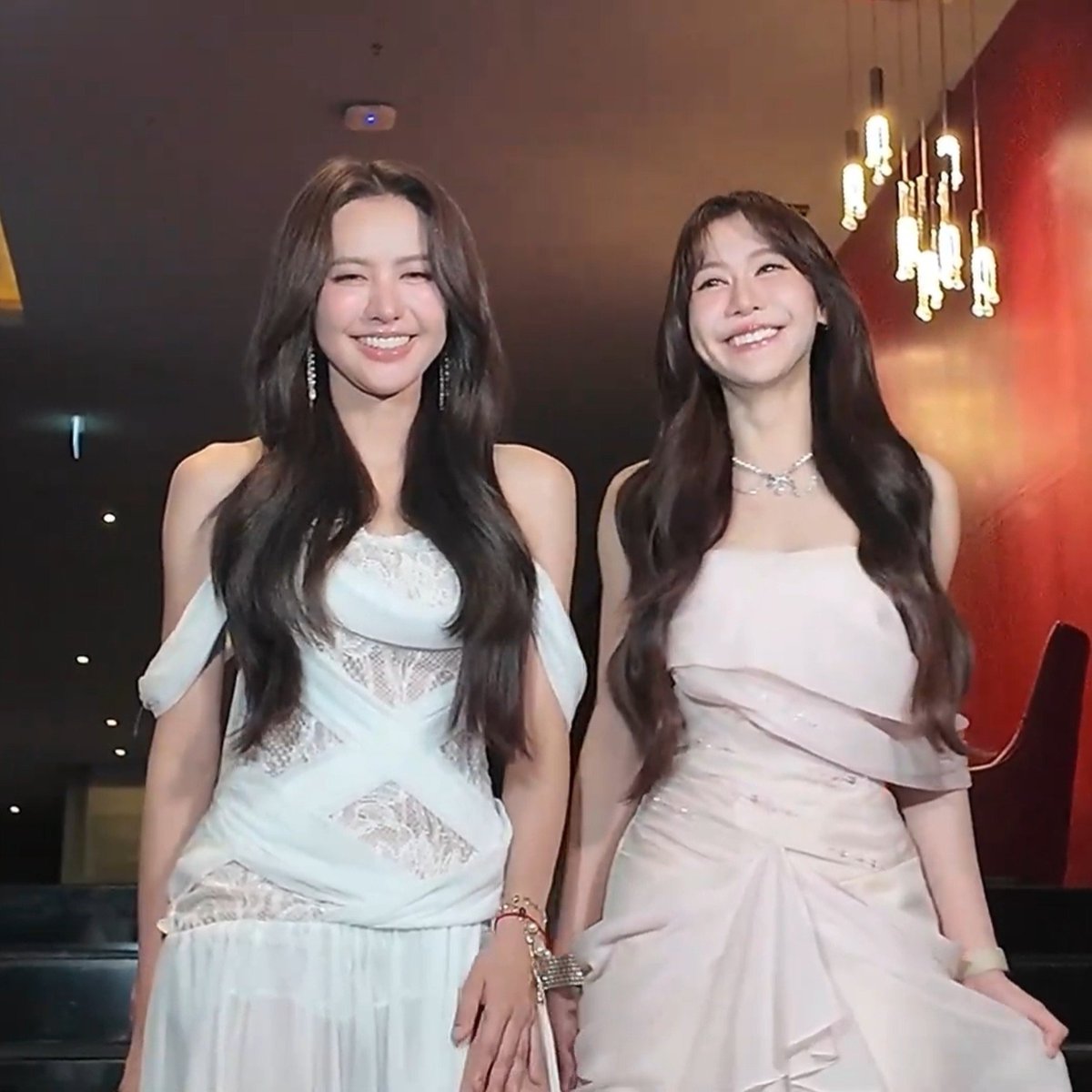 mcugls's tweet photo. milin vlog, thank you for the wives content 

#MilinVlogVlog
#น้ำหนึ่งเนย #NamneungNoey 
#NamneungMilinD #NoeyKanteera https://t.co/wp27ZTYy99