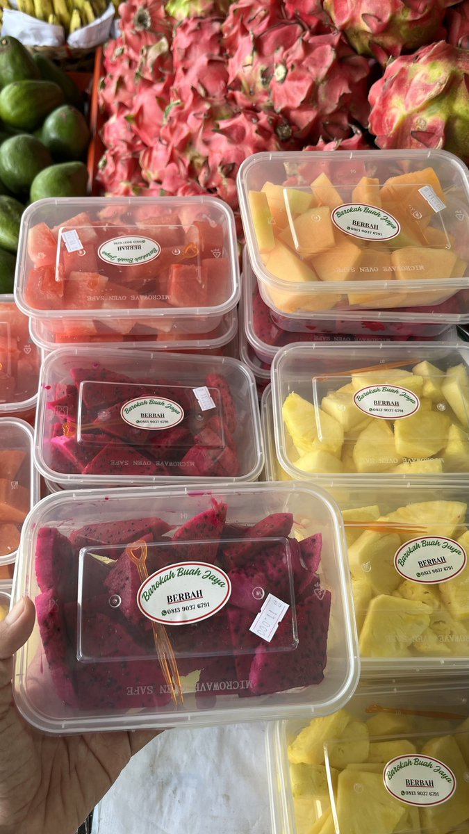 Sipitungscbd's tweet photo. Gini lho ya, wahai toko buah… tolong sediakan buah potong juga, karena ada kami kaum mager yang males ngupas buah ✨✨ https://t.co/uKIRskLJjG