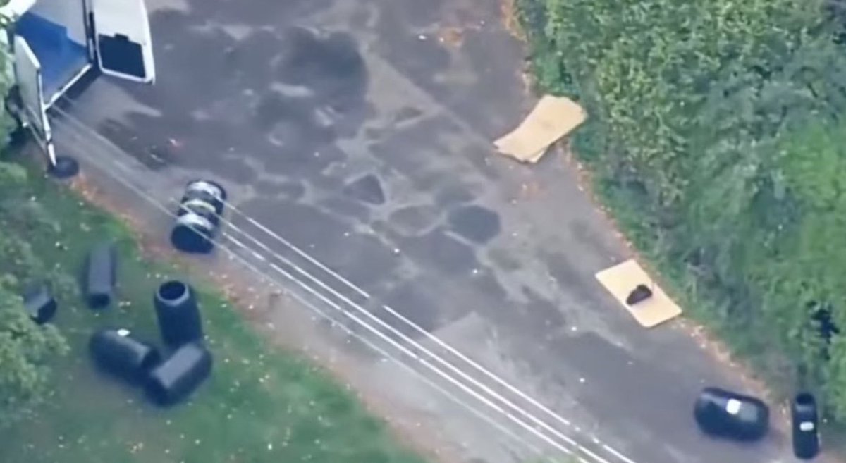 pippaisright's tweet photo. Massive ISLAMIC “Car Bomb Barrals of Peace” can be seen at the back of the 3 Vans being defused by police at RAF Fairford https://t.co/KuYKtylANs