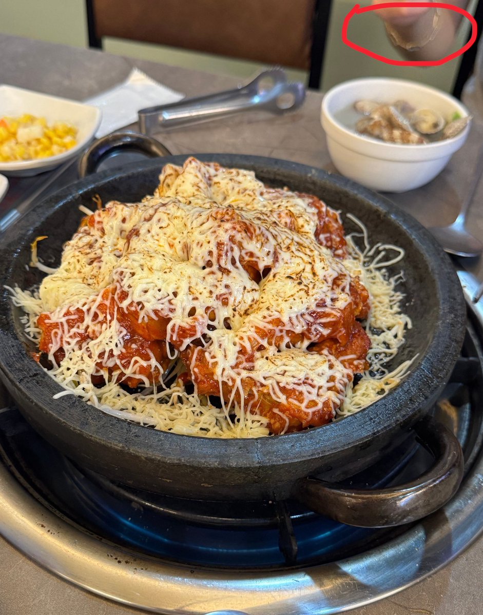 taelsooj's tweet photo. Taerae 😭😭😭eating with yujin😭😭😭😭😭 and calling gunwook during his live😭😭😭😭😭😭 https://t.co/GPadsLpF3Z