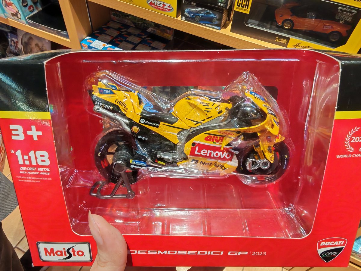 BoiiiLazy's tweet photo. ร้าน m&amp;g เซนทรัลพระรามสามมีขายโมเดล motogp กับ F1 อยู่นะคับ ราคาคันละ 529 

ของโมโตเป็นรุ่นเก่านิดหน่อย ปี 22-23 ส่วนเอฟวันนี่ค่อนข้างใหม่เลย เผื่อชาวด้อมอยากได้กันน้ะ https://t.co/AqTqpvNXa7