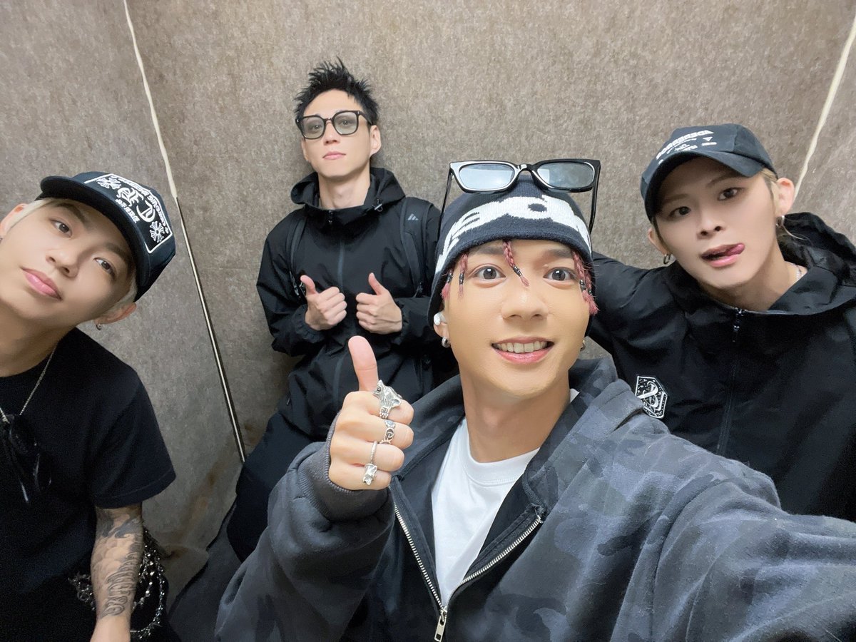 uandpiaofficial's tweet photo. 【Ulog_diary】2026.09.27

MAHIRO

こんばんは！MAHIROです✌️

今日は雨、大丈夫かな？って少し心配してたんですが、なんとか降らず！中止にもならず！両部無事にフリーライブができました🙌みんなありがとう！！助かった！！

来てくれたみんな、配信見てくれたみんなありがとうございました！！今日はJのボケに、さらにボケを重ねてみたんですが……いかがでしたか？笑😂

そしてMCでも話した通り、47都道府県ライブは残り10ヶ所になりました！！

ARAN.LEN.HARUの地元だったり、みんなのお家の近くだったり。近くじゃなくても、一緒に遠征してくれたら嬉しいです！残りの場所でも、そこでしか作れない思い出やLIVEを増やしていって、国際フォーラムまで、みんなでどんどん盛り上げていこうね👊🔥

今日も1日ありがとう！！

次は9/29 赤羽で会いましょう🎤✌️

p.s

今日は9/27 🎂

My BABYのここちゃんの6歳のHBD🐱🥂

吉祥寺のペットショップでここちゃんのプレゼント買ってお家に帰宅中です🎁

気づけばパパ歴もう６年も経っていて人間でいうと40歳！！？？変わらず甘えん坊？
ここちゃんと過ごせて毎日幸せでございます😃ありがとうねー！！
ケーキは相変わらず今年も食べてくれませんー！笑笑笑笑

⚠️そして、未来チケットまだあります！！
国際フォーラム未来チケット⤵️
https://t.co/NpVdvde4g8

新メンバーオーディション番組『Nova Project』の最終審査が
10/19にパシフィコ横浜で開催されます！
初めて立つステージ、一緒に候補生たちのパフォーマンスもお楽しみに！

⚠️パシフィコ横浜も未来チケットあります！
🎫チケットはこちら⤵️
https://t.co/uuc2NMDTUy 

#uandpia
#uandpia_eden