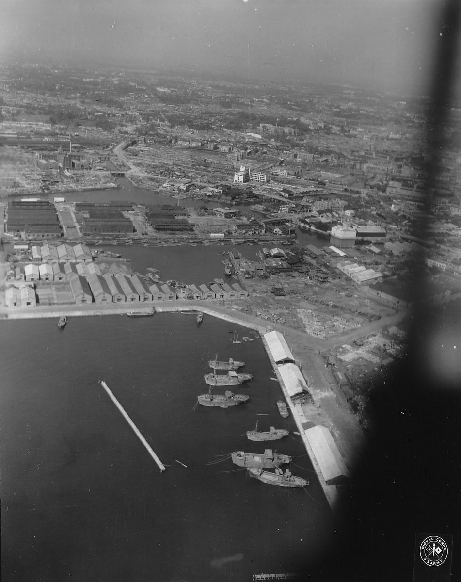 JPNHistoria's tweet photo. 1945年9月28日

終戦後間もない頃の東京。
米軍機より撮影。 https://t.co/3oBZYCqIx6