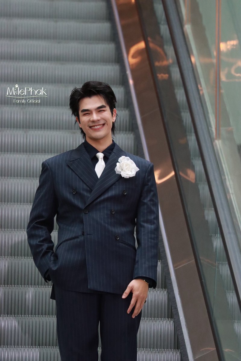 milephak_family's tweet photo. ยิ้มหวานมาแต่ไกล

@milephakphum 
#FEEDxKHAOSODAwardsxSHINE
#FEEDxKHAOSODAwards2026
#MilePhakphum https://t.co/LneQlPNrWI