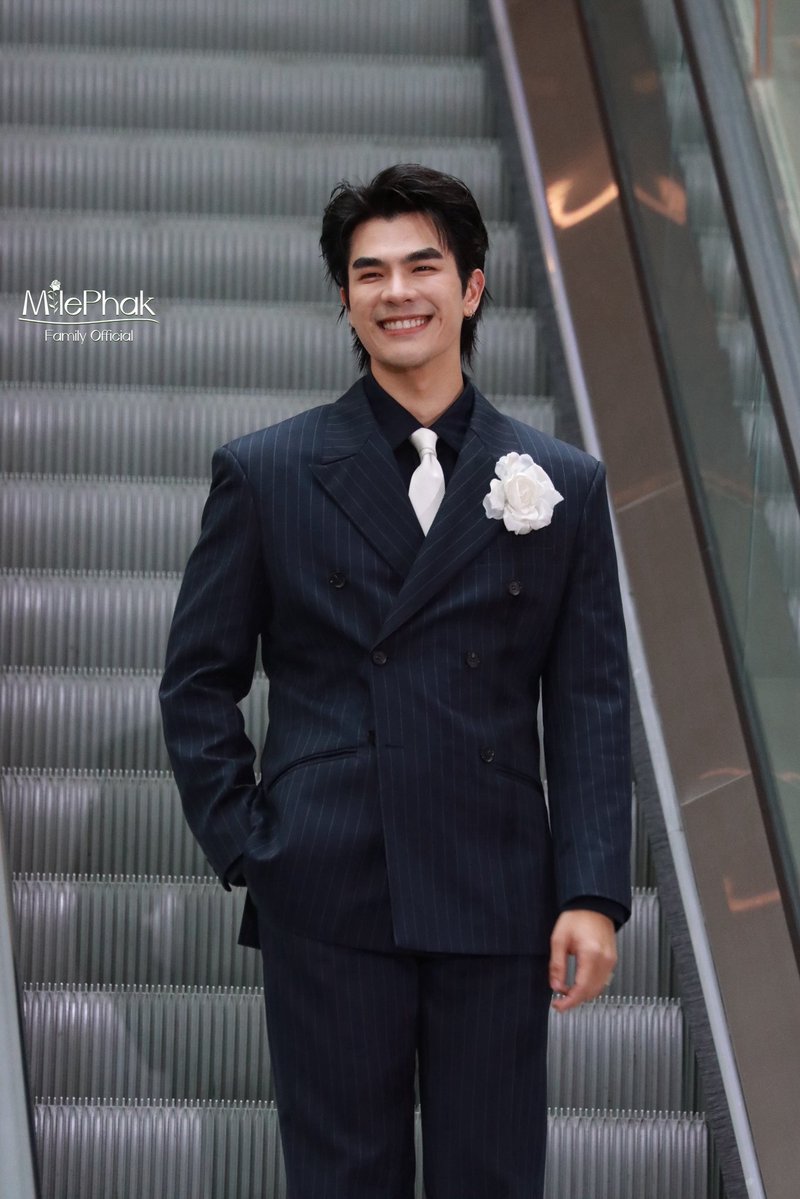 milephak_family's tweet photo. ยิ้มหวานมาแต่ไกล

@milephakphum 
#FEEDxKHAOSODAwardsxSHINE
#FEEDxKHAOSODAwards2026
#MilePhakphum https://t.co/LneQlPNrWI